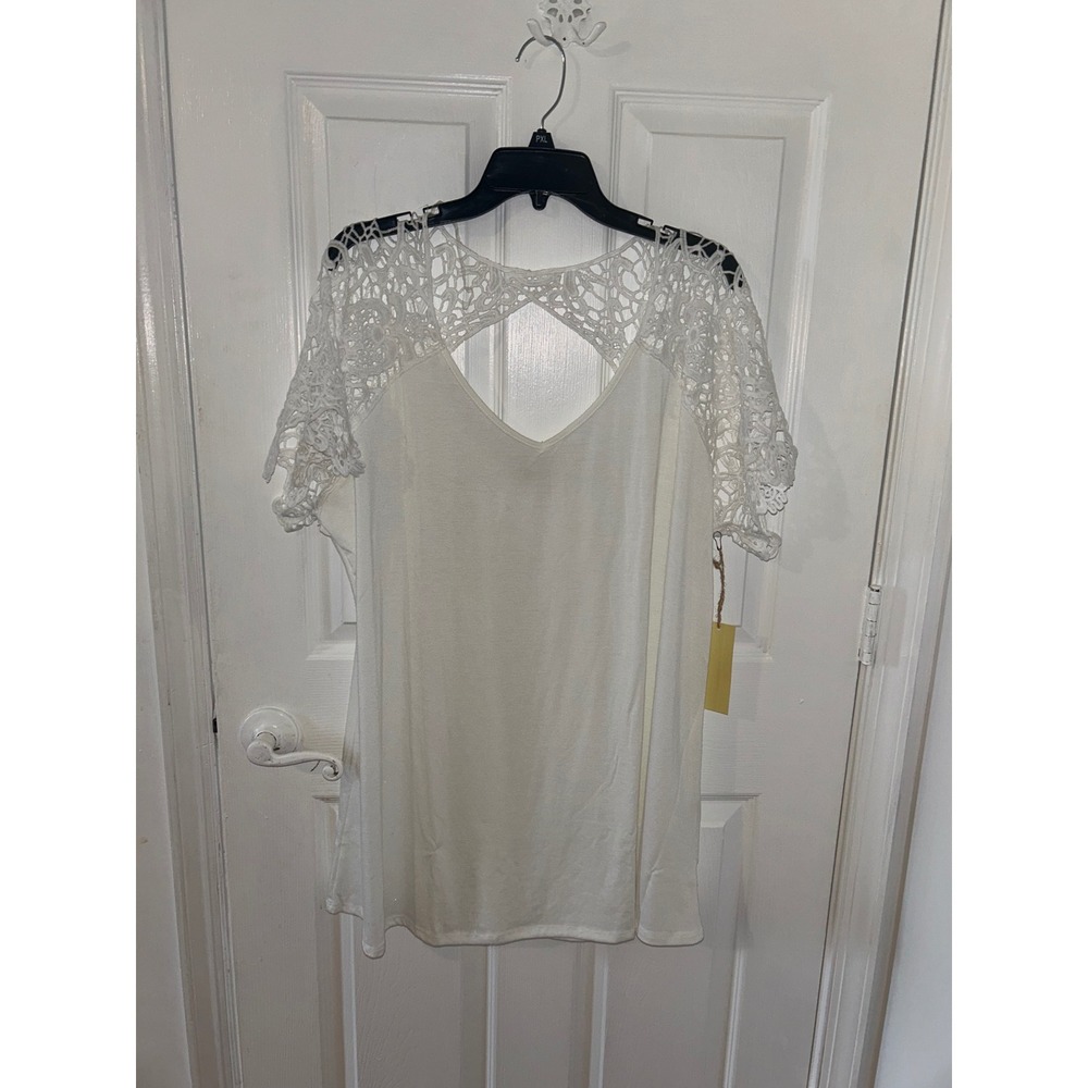 Paper + Tee White Crochet Lace Cutout Back V-Neck Top Plus Size 2X NEW